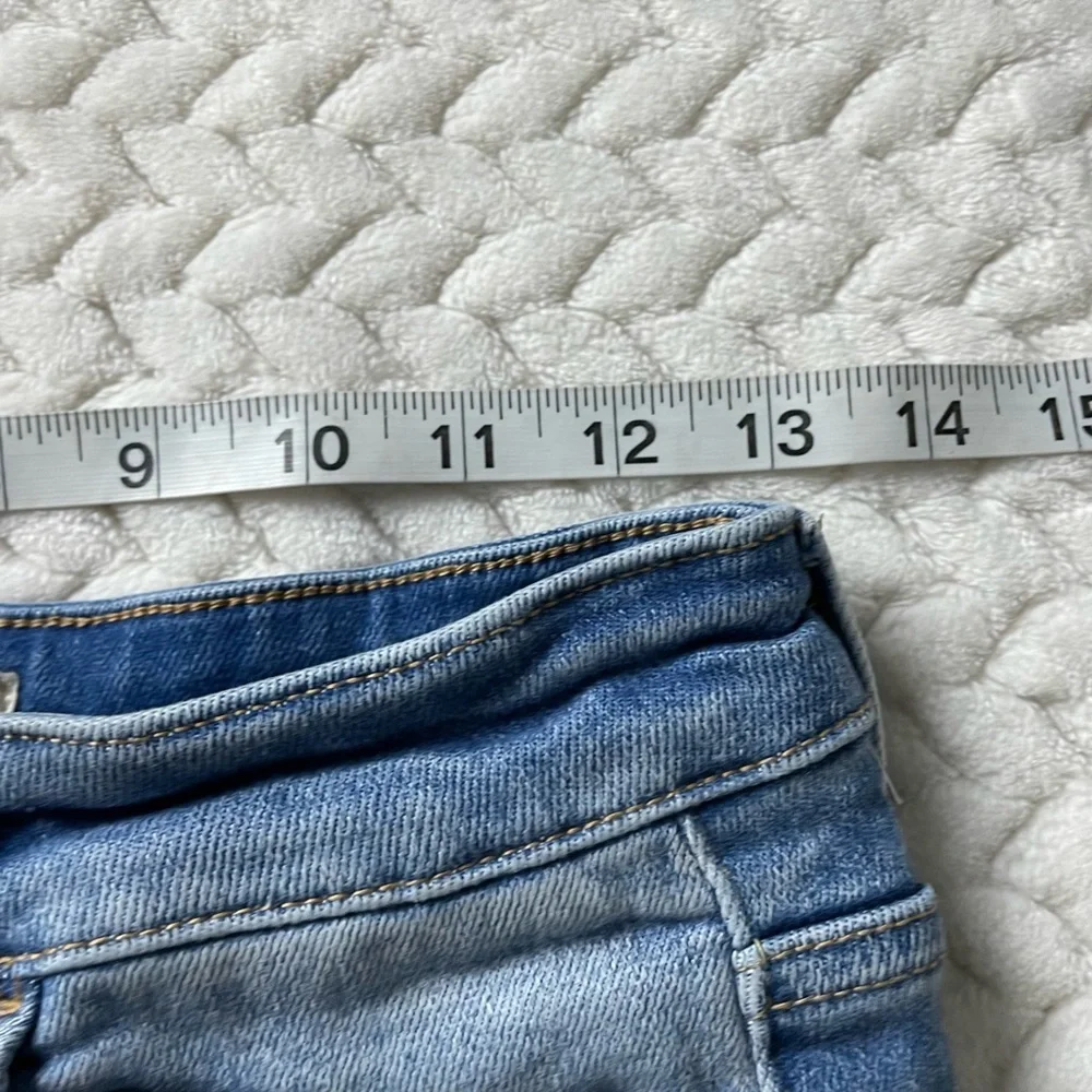 Altar’d State High Rise Button Fly Distressed Shorts Size‎ Small stretch